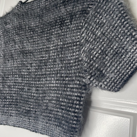Forever 21 Cropped fuzzy top | Charcoal grey | Size Medium M - Picture 5 of 6